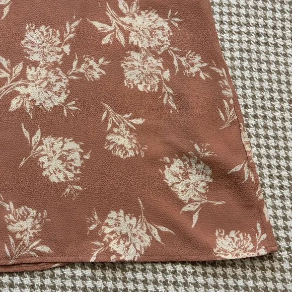 5/$15 | Lush | Floral Shift Dress - Picture 5 of 13